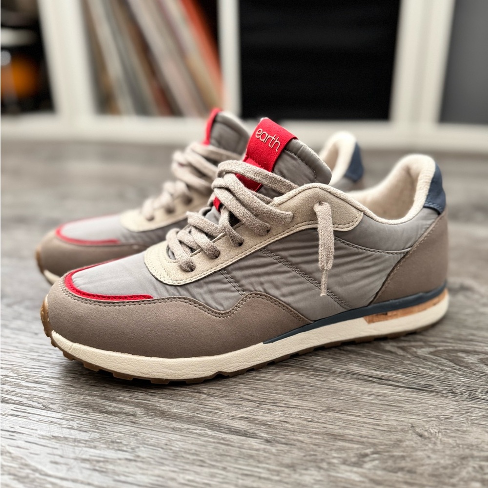 Earth Men's Gray and Red Casual Sneakers